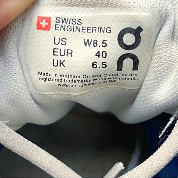 On Cloud On-Running Women's Athletic Shoes Size 8.5 - Picture 13 of 14